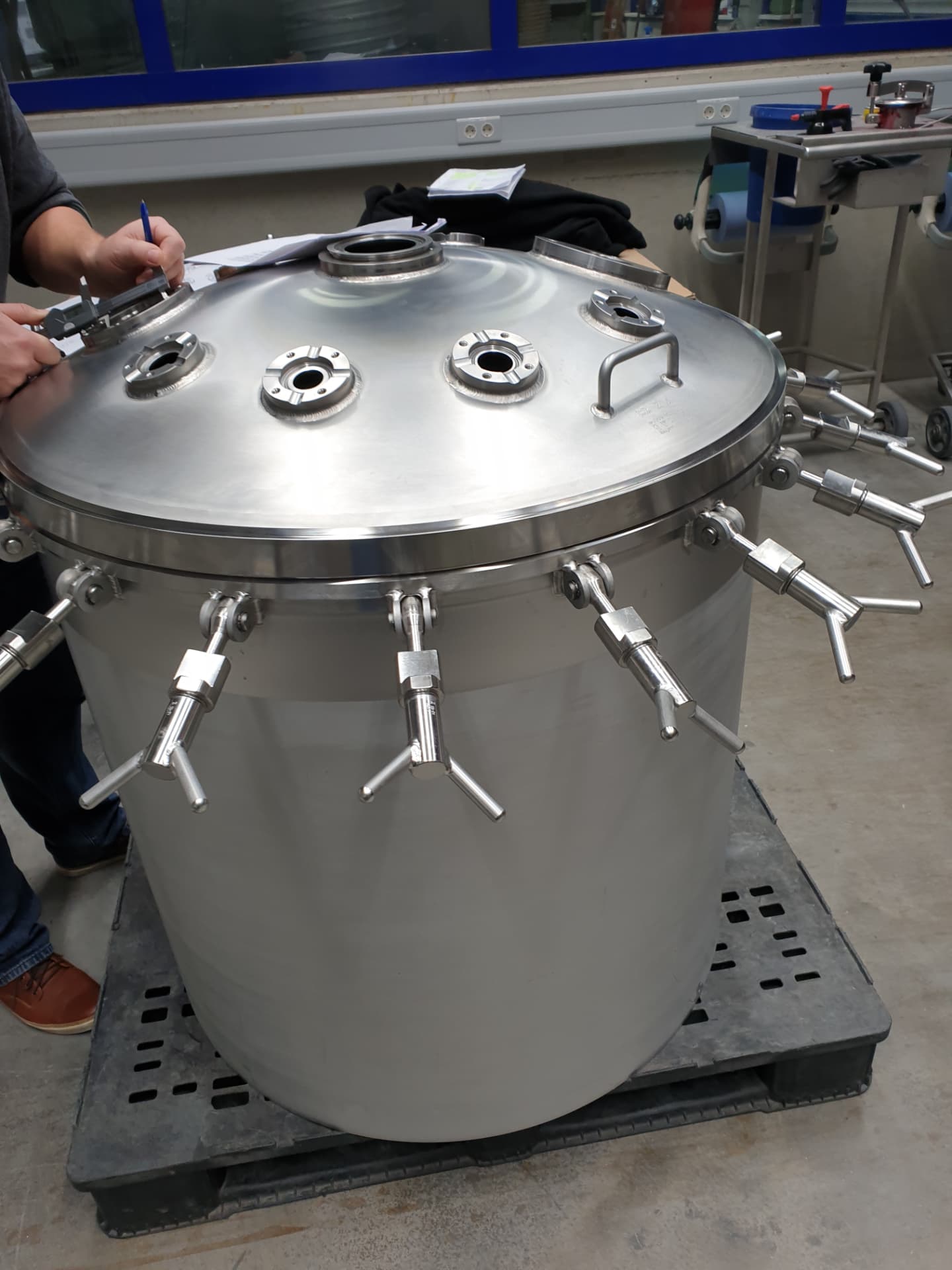 Cuve process inox avec couvercle multi-piquages